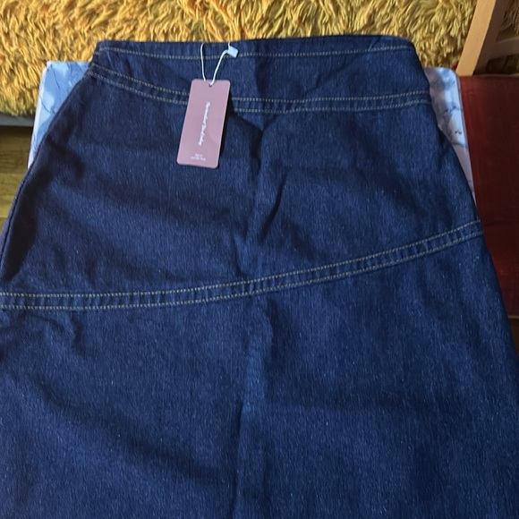 Raw Trim Asymmetrical Hem Denim Skirt - Picture 7 of 8